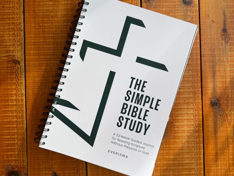 Difference between bible study and devotional - study guide with Bible